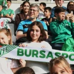 bursa-osmangazi-de-100-cocuk-ilk-kez-bursaspor-macinda-1762101430-285_large.webp.webp