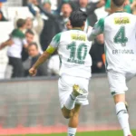 bursaspor-son-dakika-goluyle-2-1-kazandi-zirveye-bir-adim-kaldi-1762094270-580_large.webp.webp