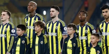 fenerbahceli-futbolcular-koseyi-donecek-1764402199-213_large.webp.webp