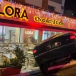 Kafeteryaya giren araç, saniyelerle kurtuldular!