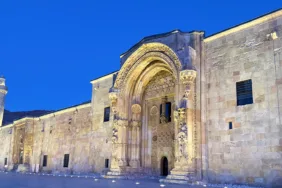 Divriği Ulu Camii’nde Işıkla Tarih Yeniden Hayat Buldu
