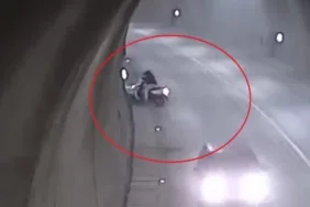 Tüneldeki Kaza: Motosiklet Takla Attı!