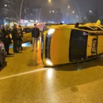 Taksi Park Halindeki Araca Çarptı, Devrildi!