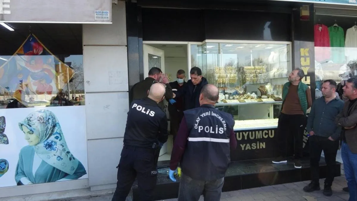 Kuyumcuda Silahlı Soygun: Altınlar Gasp Edildi!