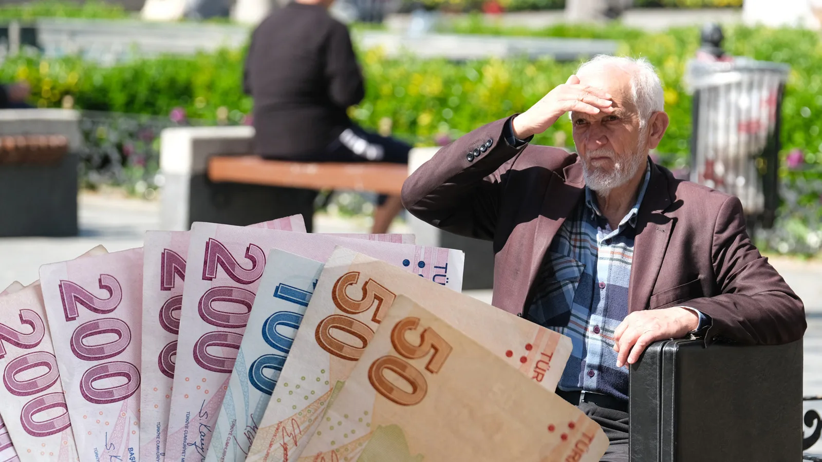 Emekliler Bayram İkramiyesini Merakla Bekliyor!