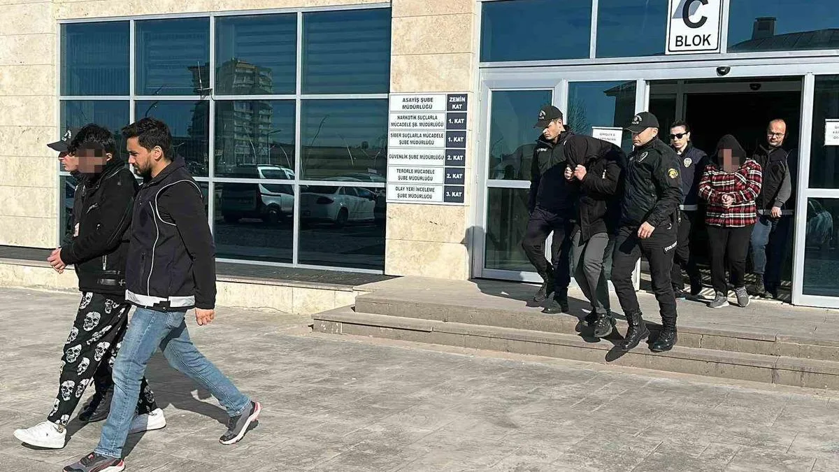 Attan Düşen Adam Ameliyatında Kalp Krizi Geçirdi