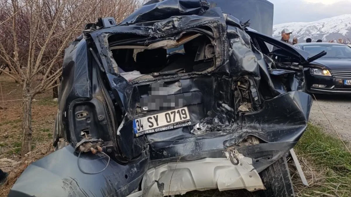 Kamyonun kontrolden çıkması kaza yarattı!