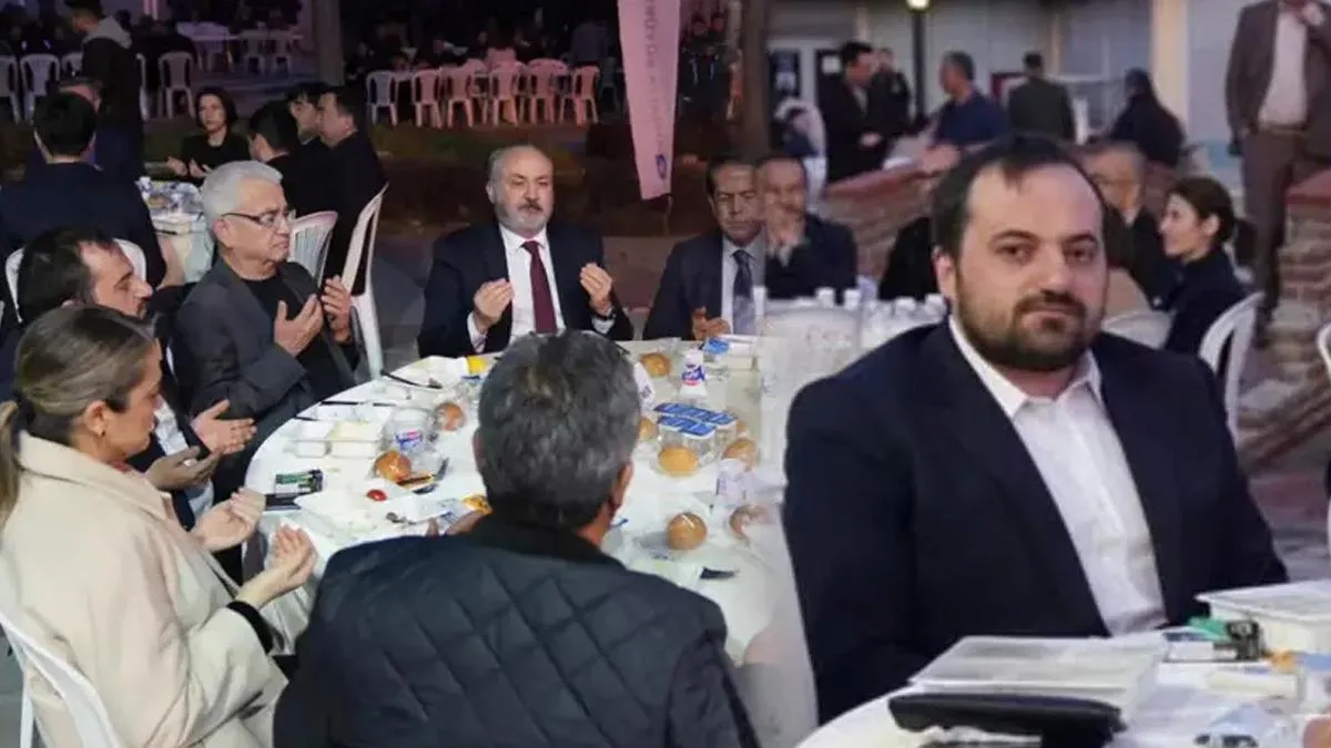 Belediye Başkanı İçin Dua, Katırcı İftarda