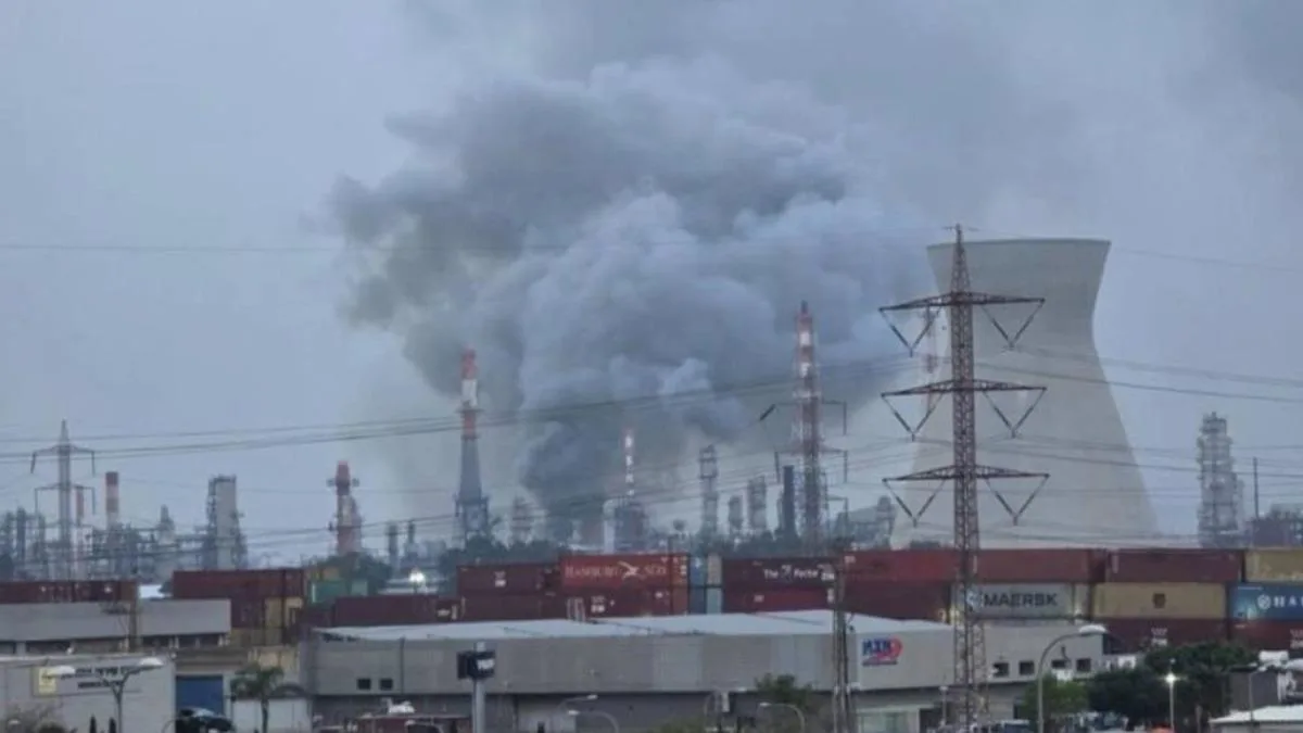 Iran, İsrail Rafinerisini Füze ile Hedef Aldı!