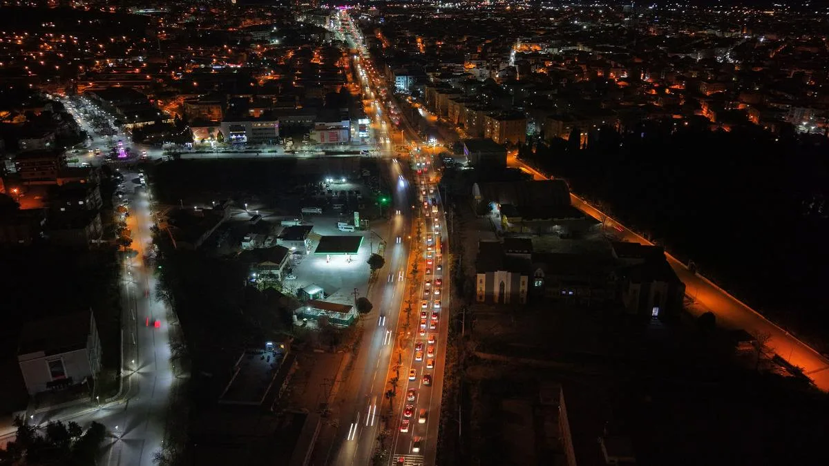 İzmir Yönünde Araç Trafiği 3 Kilometreye Ulaştı!