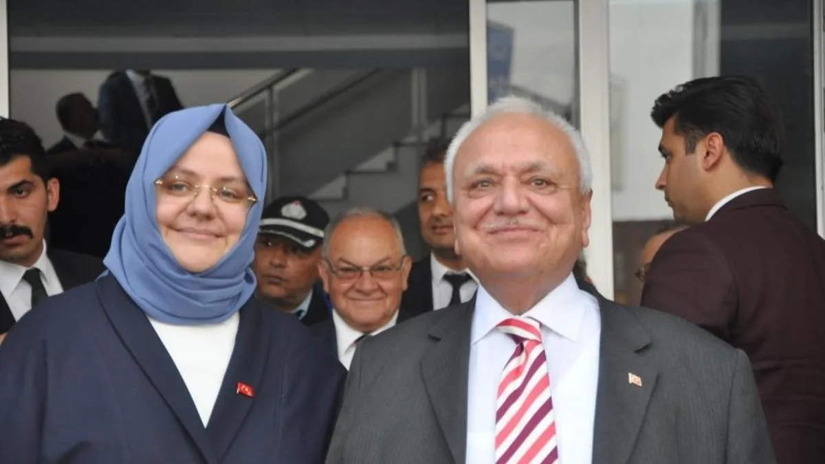Eski Bakanlar Zincirleme Kazada Yaralandı!