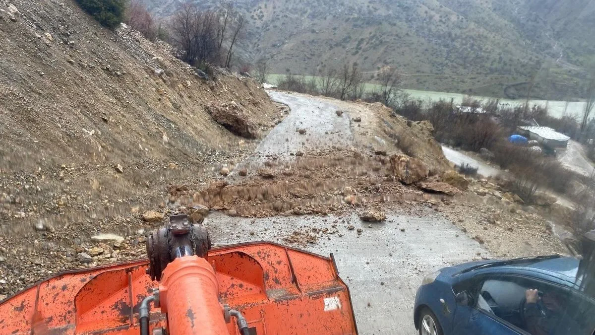 Heyelan Kapanan Yollar 8 Saatte Açıldı!