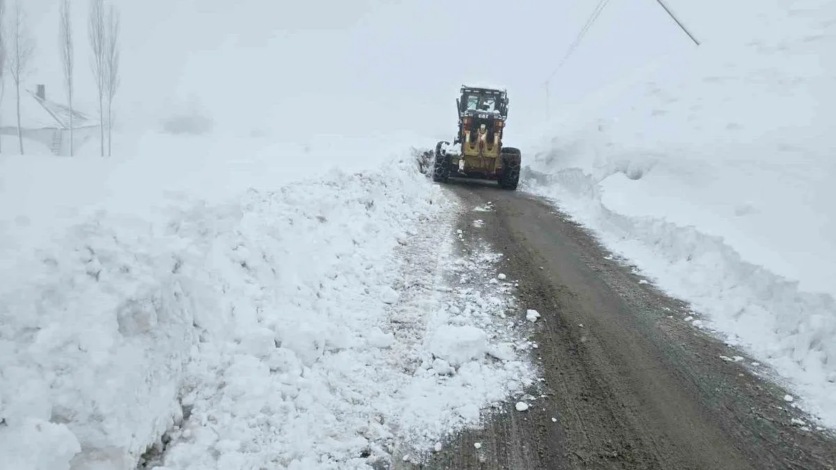 Kapanan Yollar İçin Karla Mücadele Başladı!