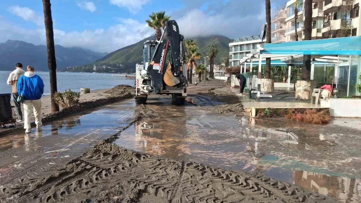 Marmaris’te Fırtına: Ekipler Teyakkuzda!
