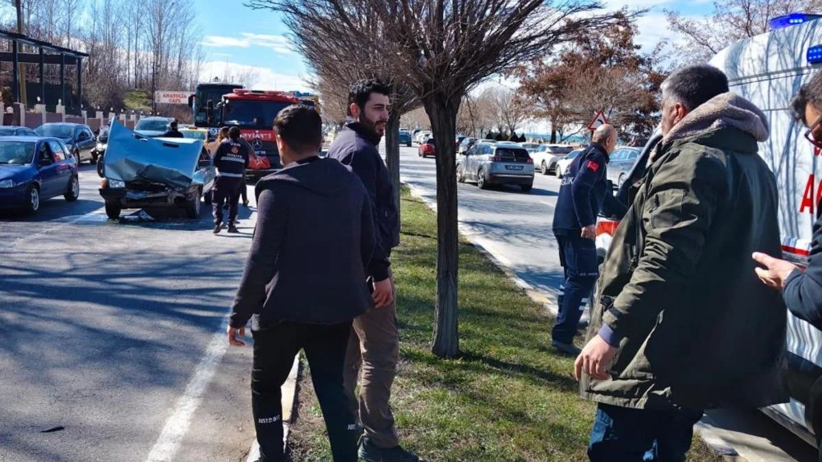 Edremit’te Trafik Kazası: 2 Yaralı!