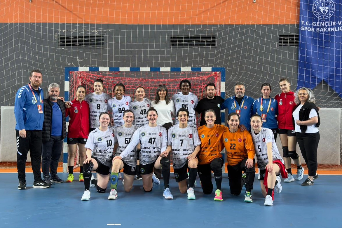 Bursa’nın Hentbol Zaferi: 47-30 ile Liderliğe Devam!