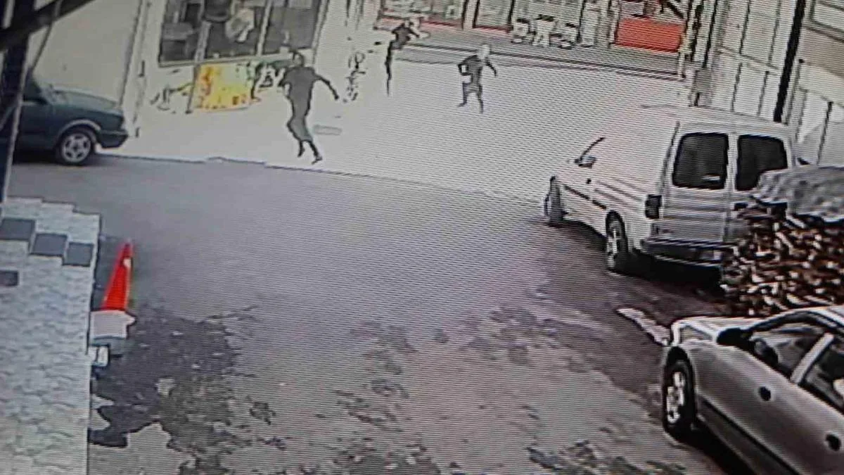 Cadde Üzerinde Silahlı Saldırı: Kaçan Şahıs