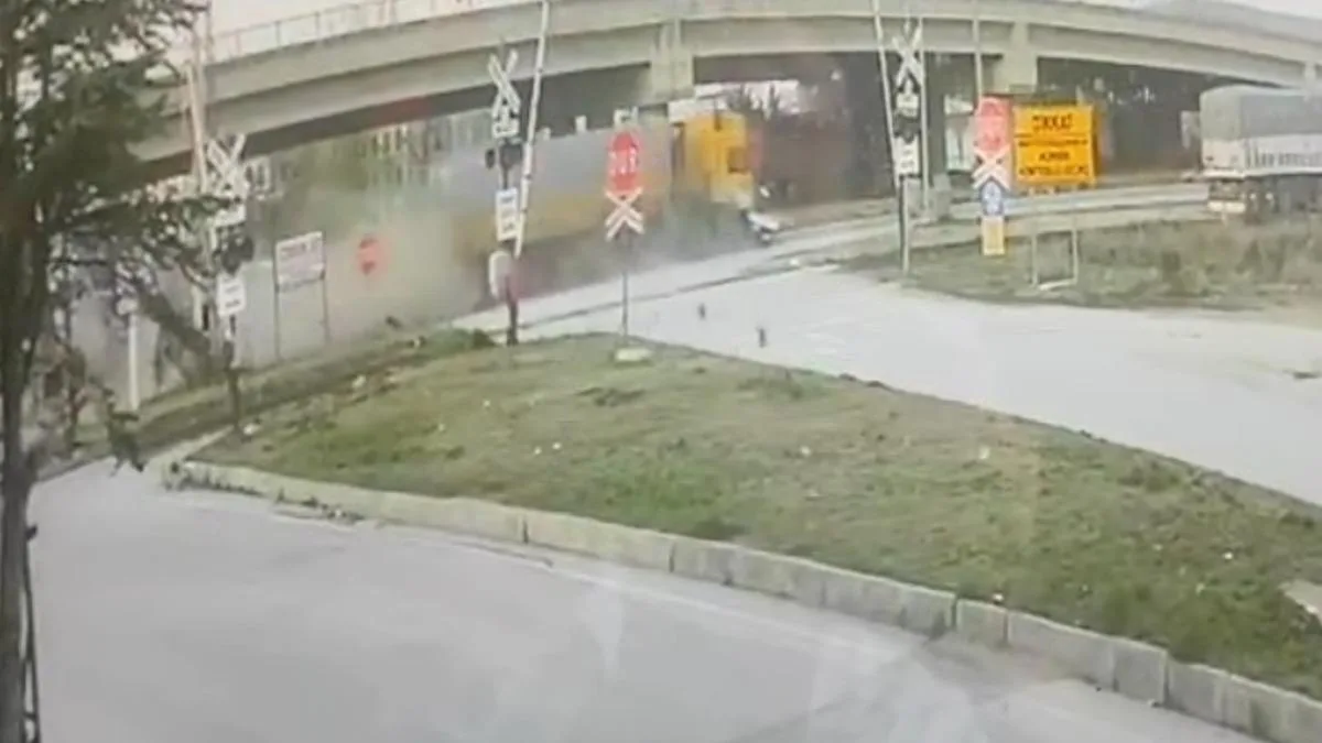 Ilgın’da Tırın Çarptığı Otomobilin Sürücüsü Hayatını Kaybetti