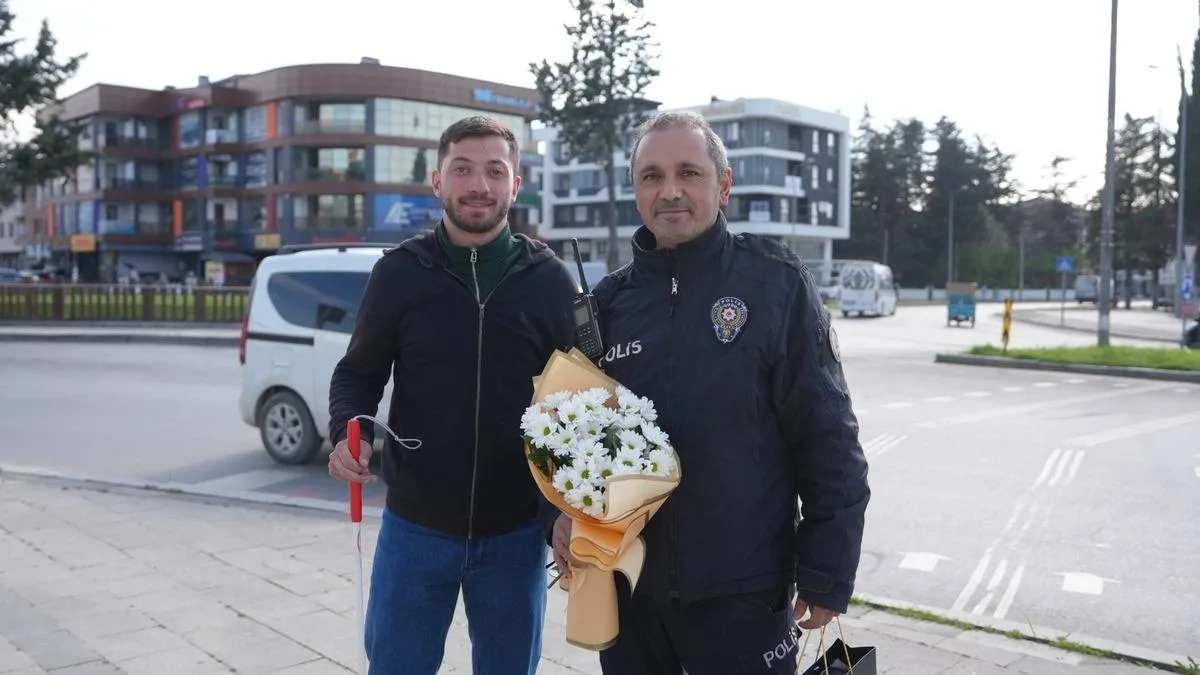 Polisler Öğrenciye Yardım Eli Uzattı!