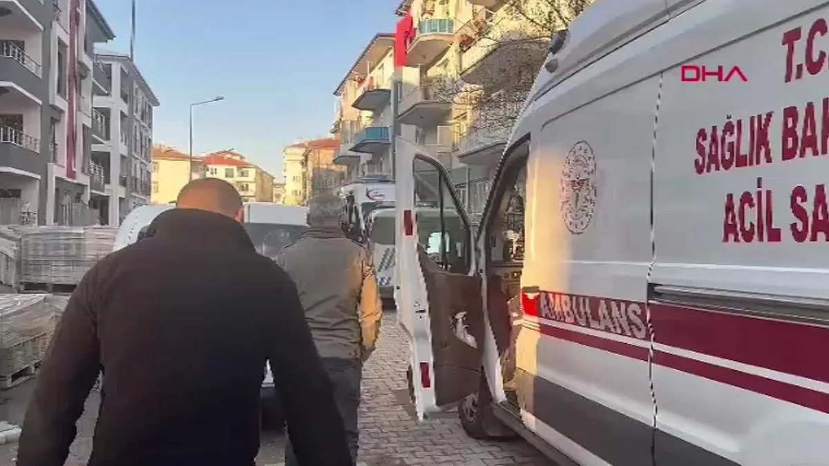 Bıçaklı Kavga: Baba ve Oğlu Yaralandı!