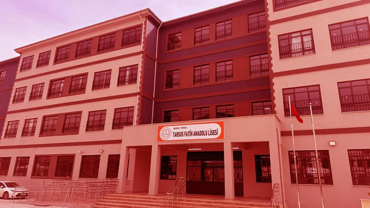 Okulda Silahlı Tehdit: Mersin’de Panik!