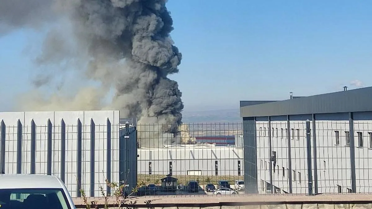 Sincan’da Fabrika Yangını: Gökyüzü Dumanla Kaplandı!