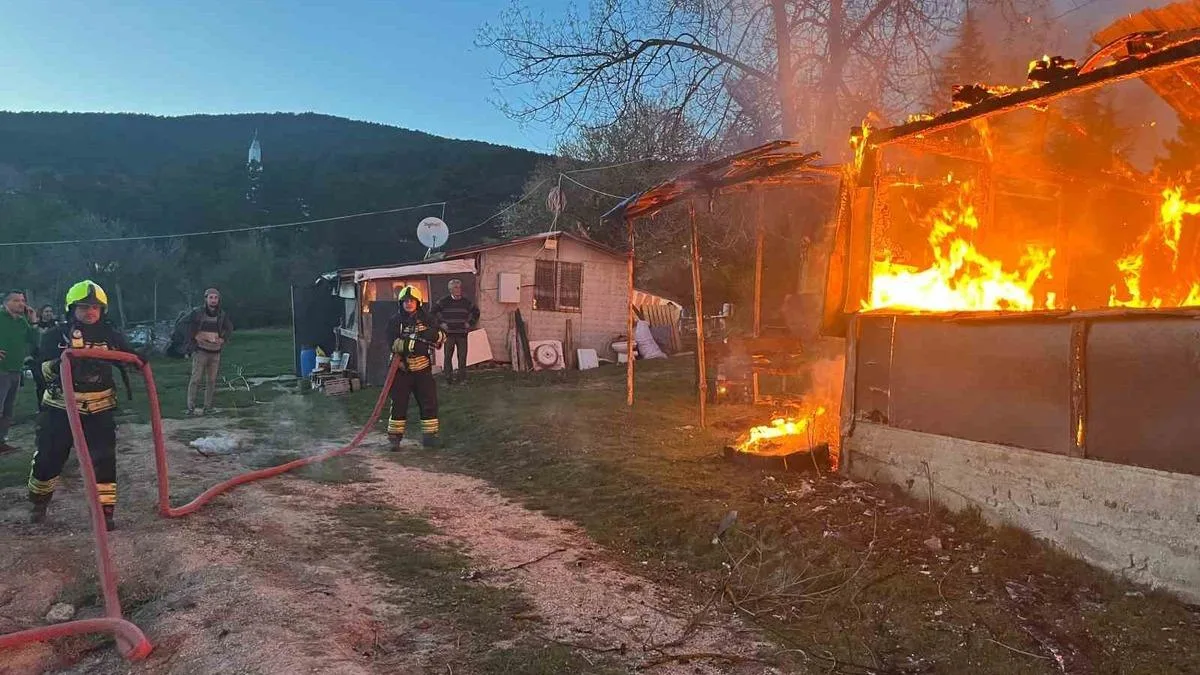Yangın Barakayı Sardı, İtfaiye Hızla Müdahale Etti!