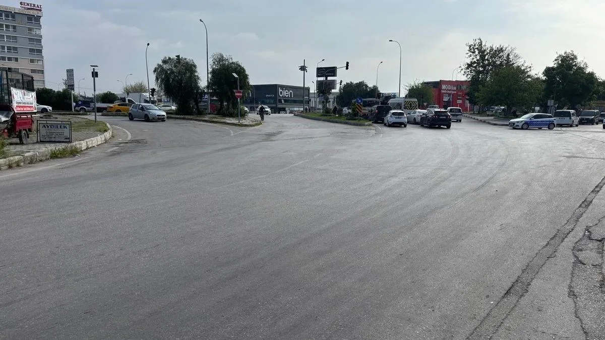 Adana’da Elektrikli Bisiklet Kazası Kamerada!