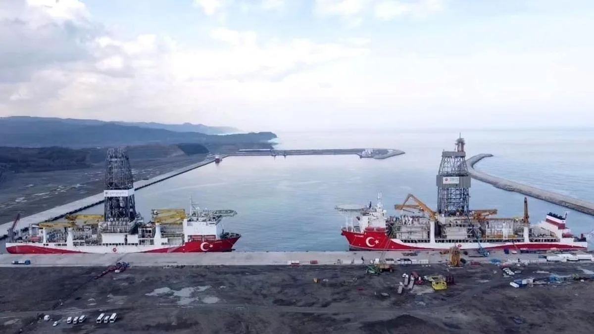 Akdeniz’de Terk Edilen Evden 1 Kamyon Çöp Çıkarıldı