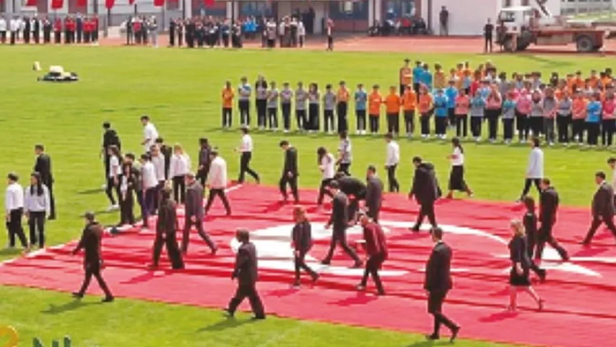 23 Nisan’da Türk Bayrağıyla Duygu Dolu Anlar