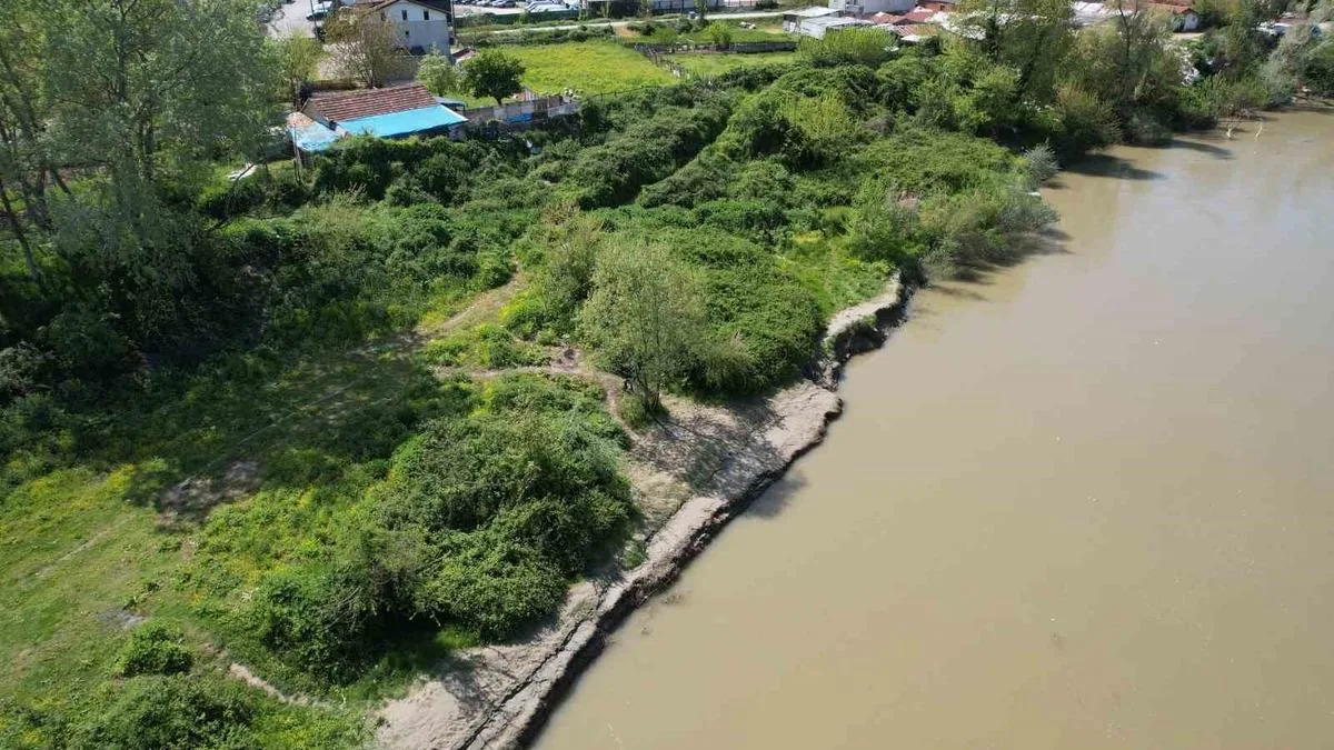 Sakarya Nehri’nde kaybolan çocuk için arama devam ediyor