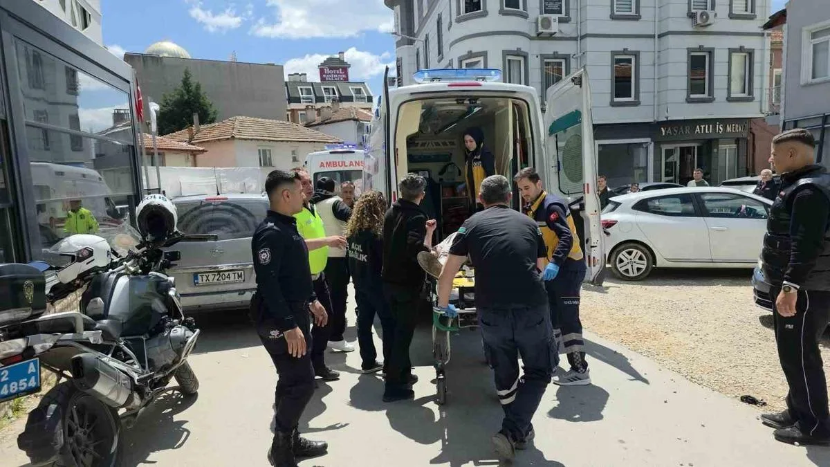 Edirne’de Bıçaklı Kavga: 3 Yaralı!