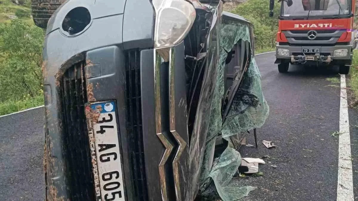 Yağışlı Havada Kaza: 3 Yaralı!