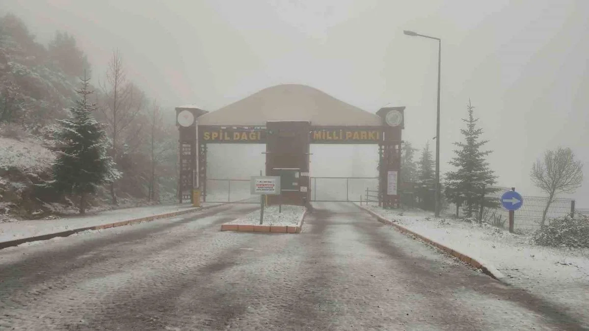 Spil Dağı’nda Bahar Ortasında Kar Sürprizi!