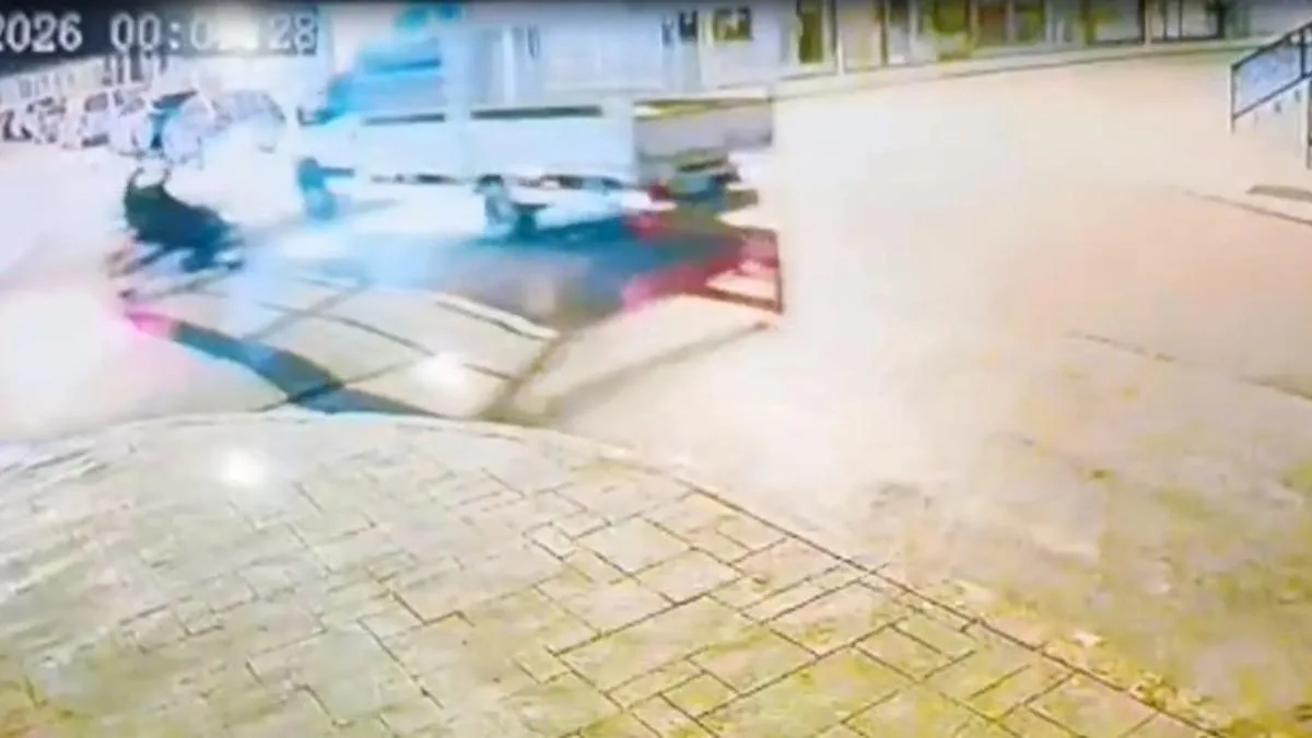 Motosiklet ve Kamyonet Çarpıştı: İki Yaralı!