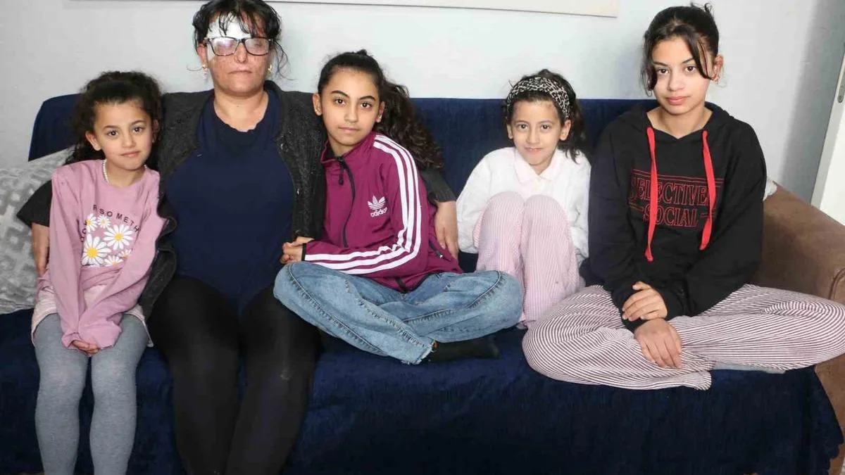 Kanserle Mücadele Eden Anne, Kızlarına Güç Veriyor