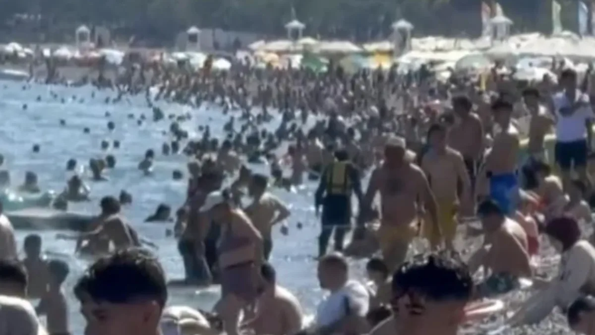Antalya’da Kurban Bayramı’nda Sahiller Dolup Taştı!
