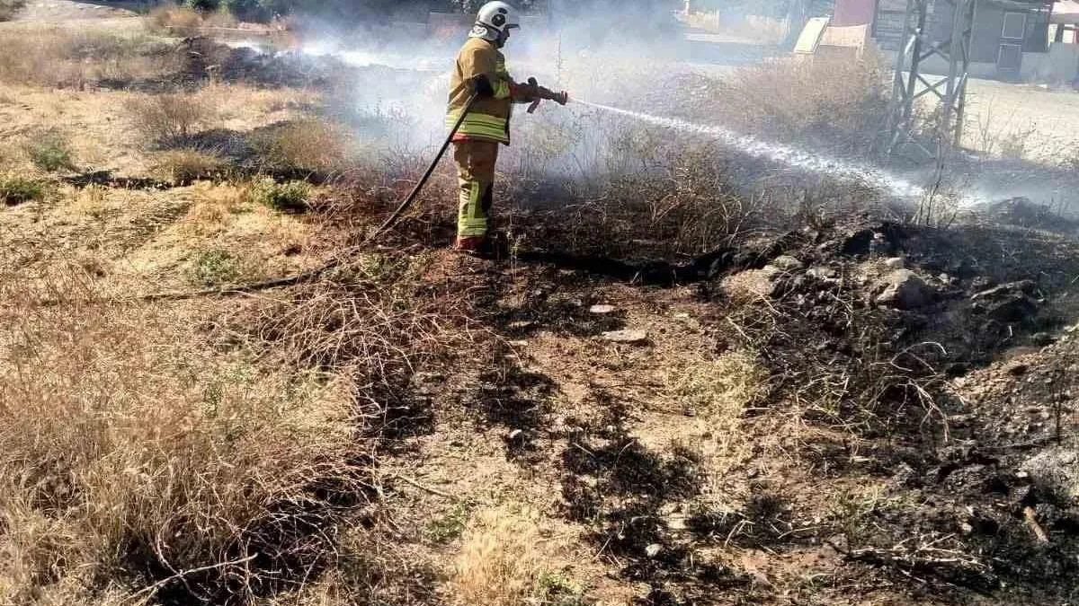 Kırıkhan’da Bahçede Yangın, İtfaiye Hızla Müdahale Etti
