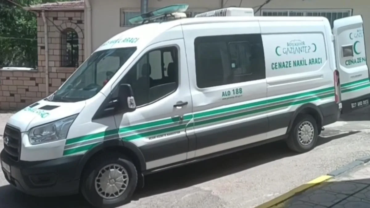 Traktörün Altında Kalan Sürücü Hayatını Kaybetti