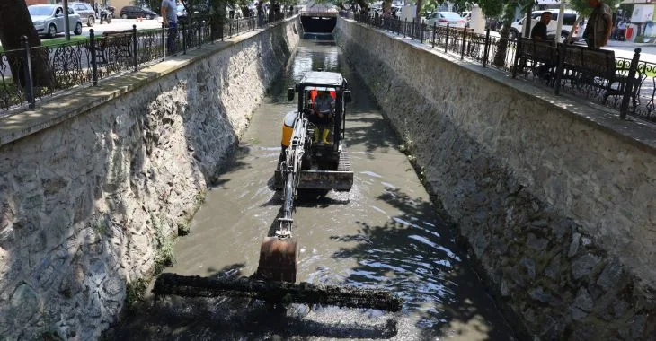 Büyükşehir’den derelerde temizlik seferberliği
