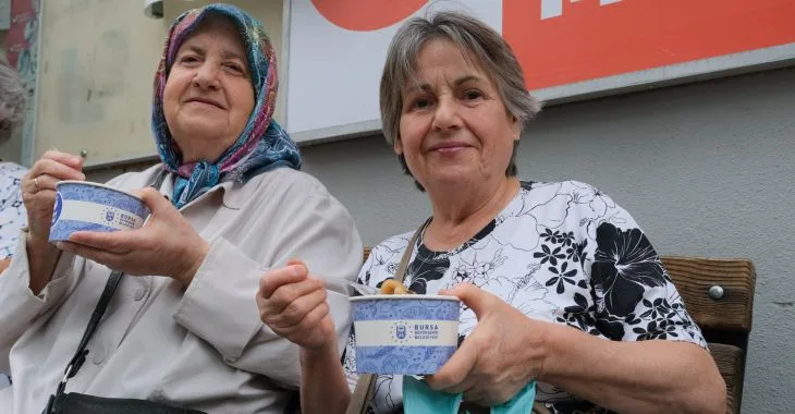 Aşurenin bereketi şehrin dört bir yanına yayılıyor