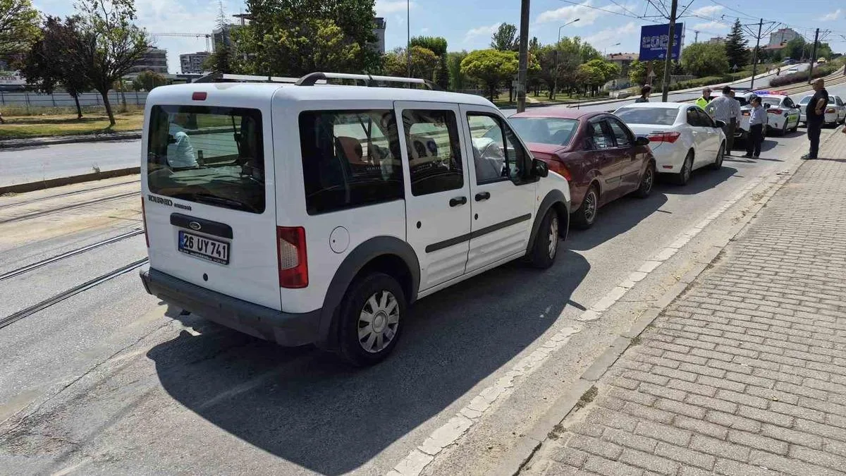 Eskişehir’de Zincirleme Kaza, Maddi Hasar Var!