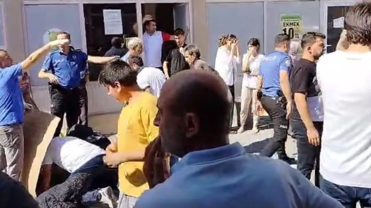 Elazığ’da Çocuk Düştü, Vatandaşlar Yardım Etti