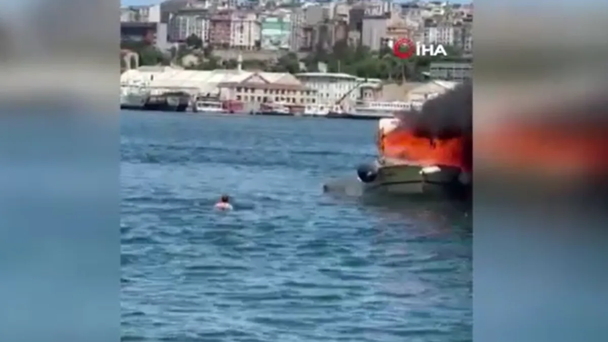 İstanbul’da Yanan Tekneden Baba-Oğul Kurtuldu!