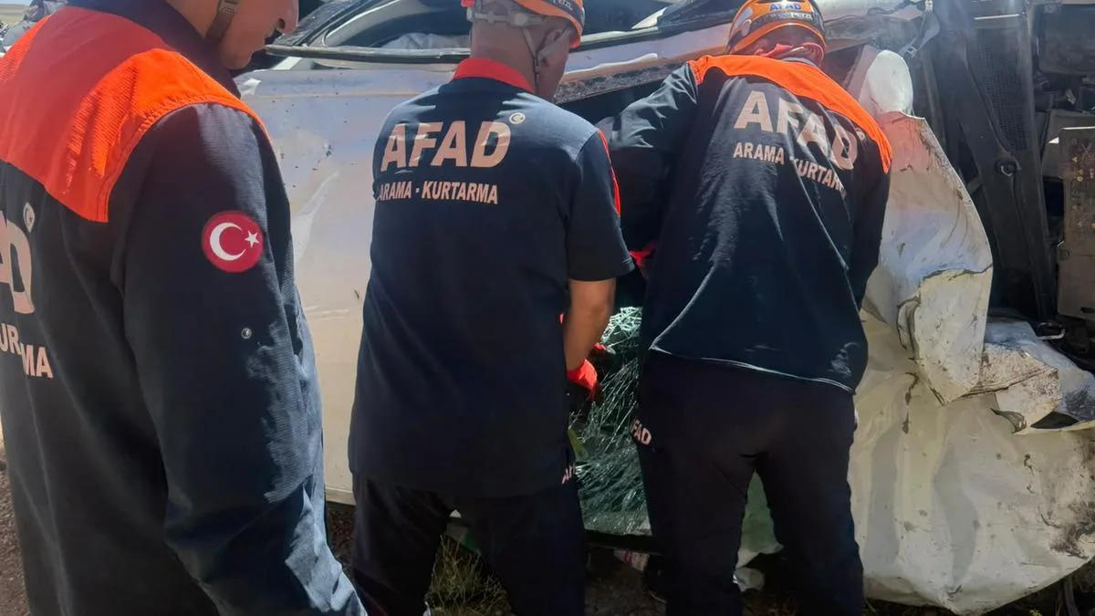 Sivas’ta Trafik Kazası: 1 Ölü, 2 Yaralı