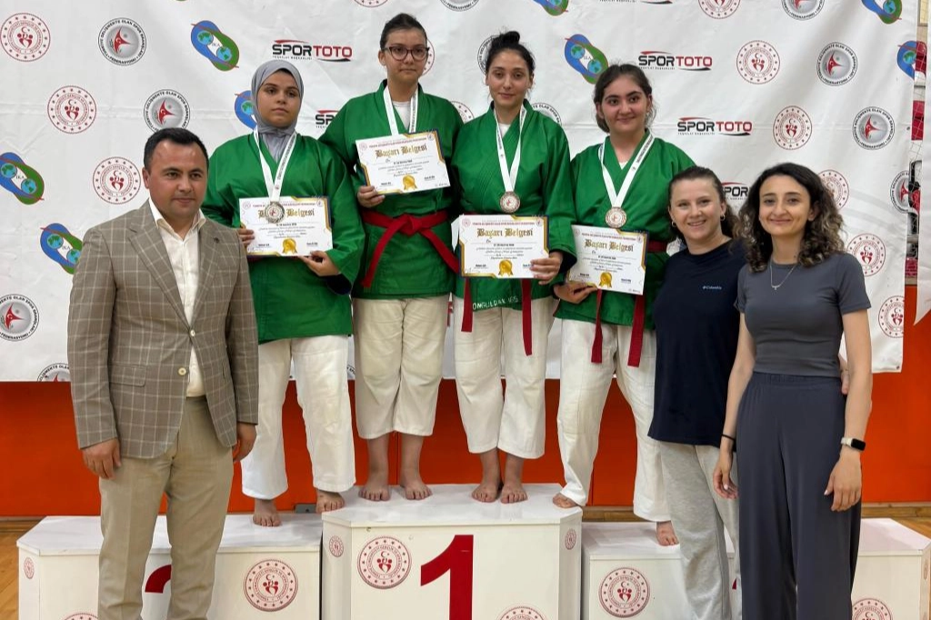 Kütahya Belediyespor’dan Kuraş’ta Altın ve Bronz!