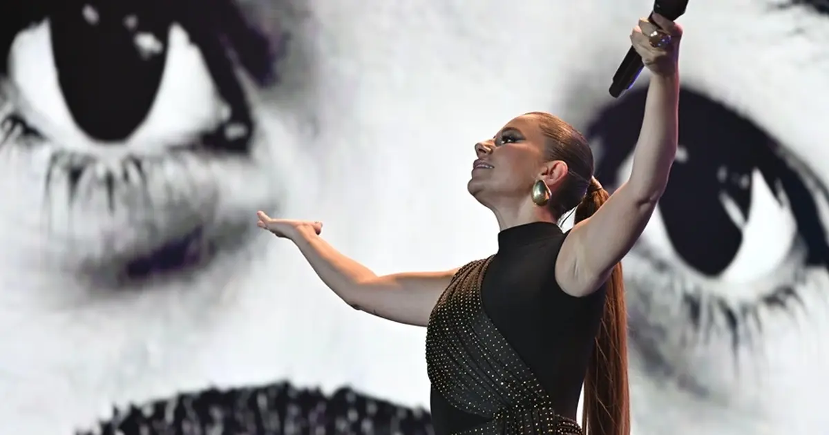 Merve Özbey, Göreme’de Unutulmaz Bir Konser Verdi!