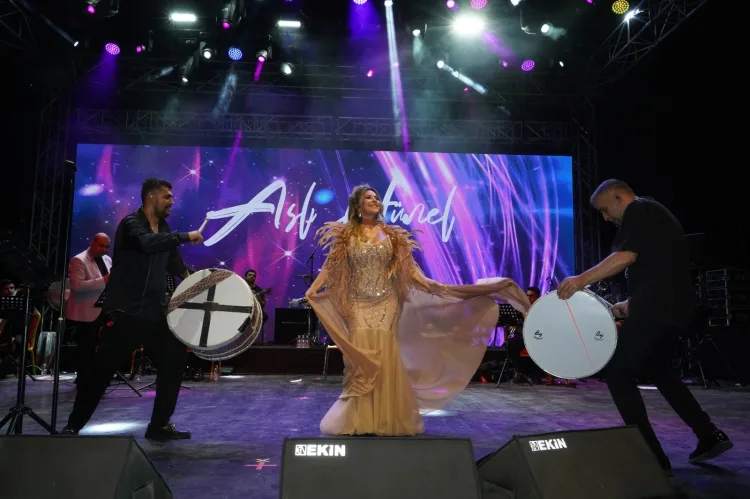 Aslı Hünel, Bursa Festivali’nde Coşku Yarattı!