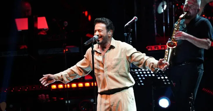 Açıkhava’da Emre Altuğ’dan müzik dolu gece