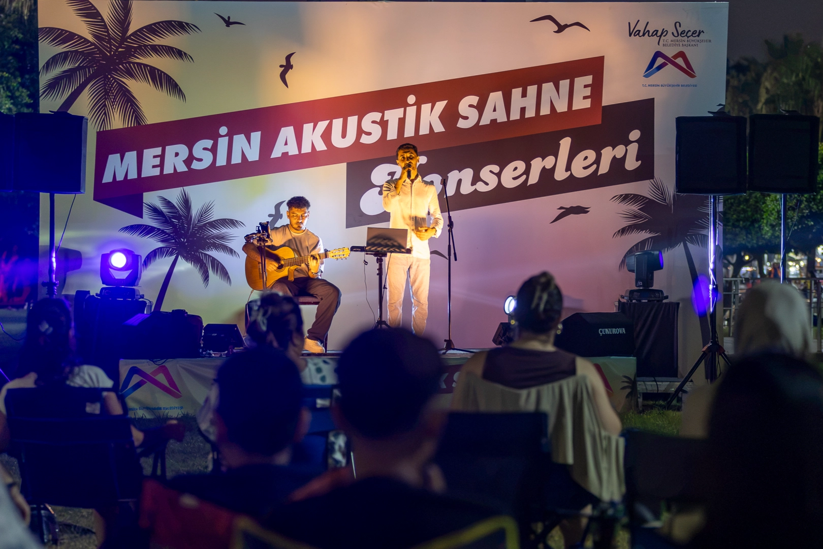 Mersin’de Akustik Konserler Yaz Akşamlarını Şenlendiriyor